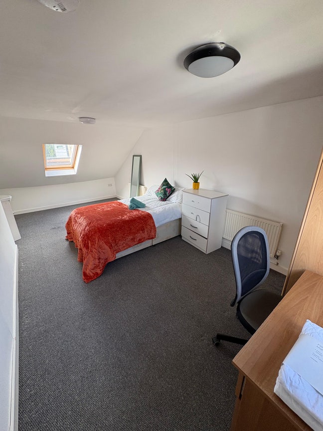 📅 **Viewings Taking Place Now!! #12Hol  Main Photo