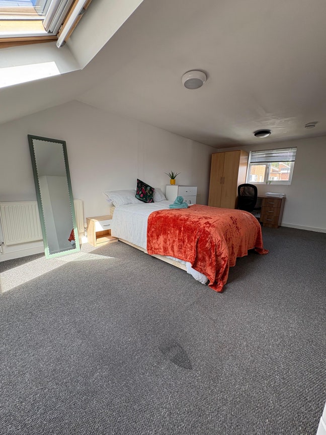 📅 **Viewings Taking Place Now!! #12Hol  Main Photo