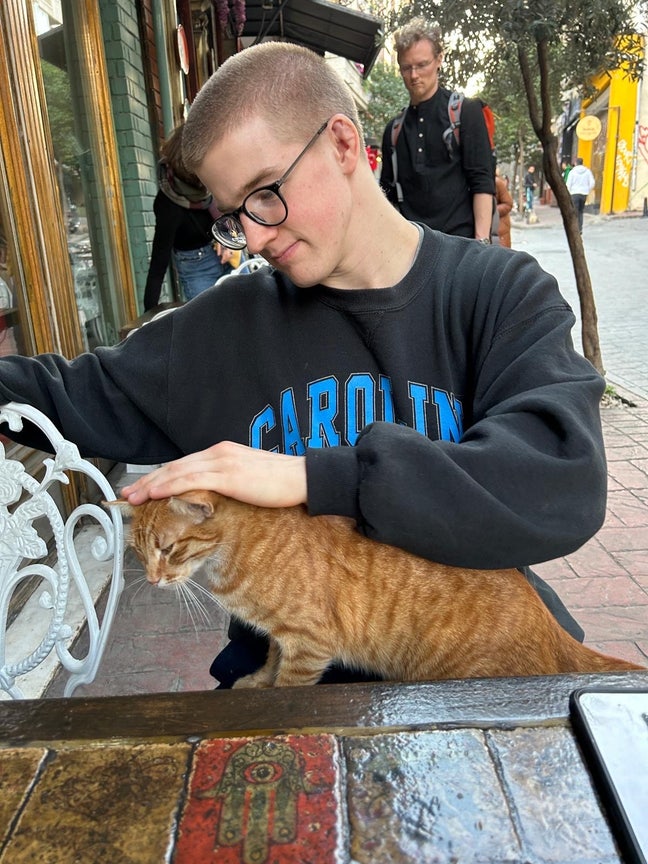 Looking for flat share in London Main Photo