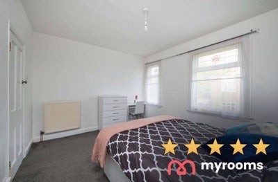 2 Rooms Available in 📍Royal Docks😍 Main Photo