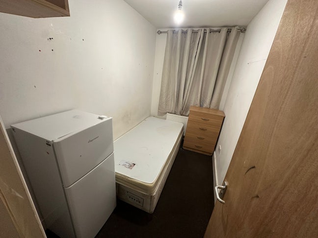 🛏️✨ Single  Room to Let in - Neasden Main Photo