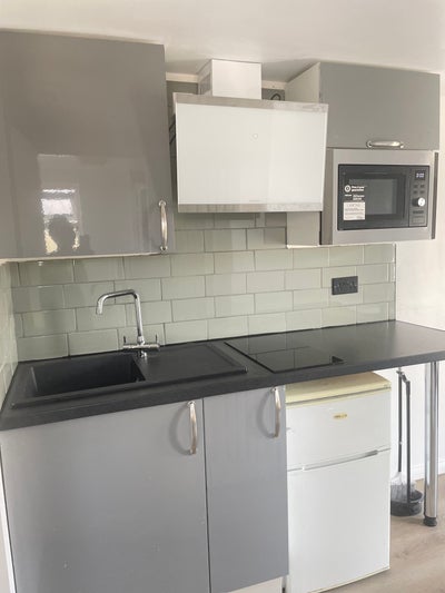 Ensuite room with kitchenette Main Photo