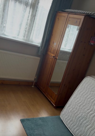 I am writing to let you know that I have a room av Main Photo