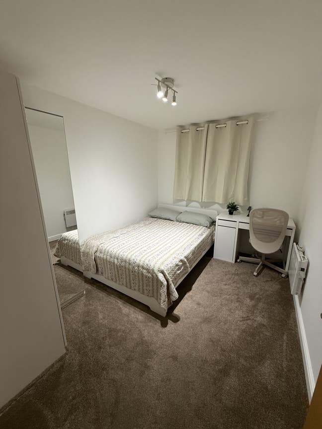 Refurbished Double Room – Ideal for Professionals Main Photo