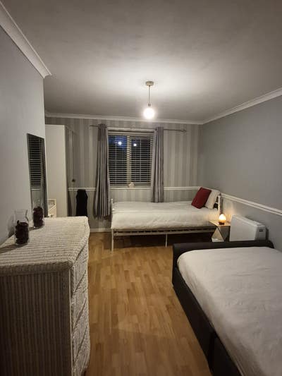 Double Room for one or two females available Main Photo