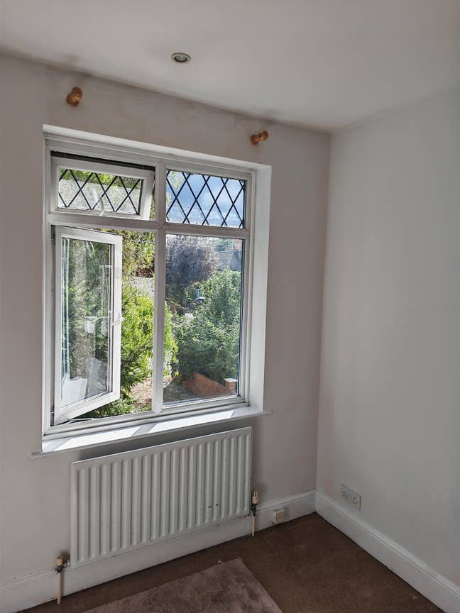 Bright and large single room in Hayes Main Photo