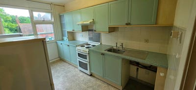 1 bed flat, Stockport, near centre transport, park Main Photo