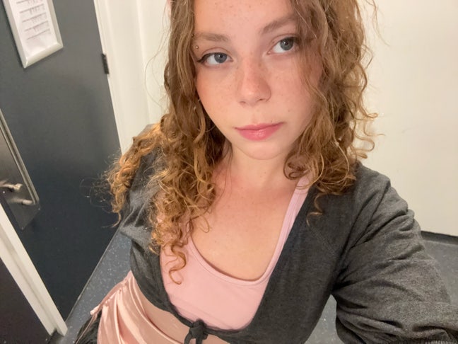 Looking for a room / ppl to buddy up with Main Photo