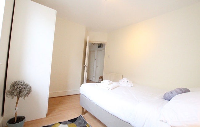 🏡 Double Room in 3-Bedroom Property | Aldgate E1 Main Photo