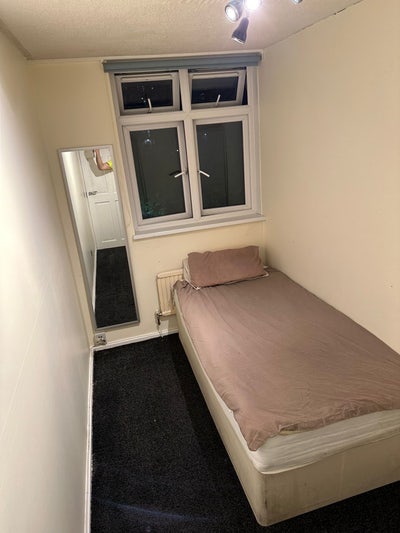 Single Room in All Female House 5 min from tube st Main Photo
