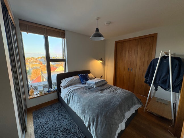 Room to rent in two bedroom flat in Fulham Main Photo