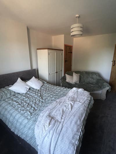Large Double bedroom Main Photo