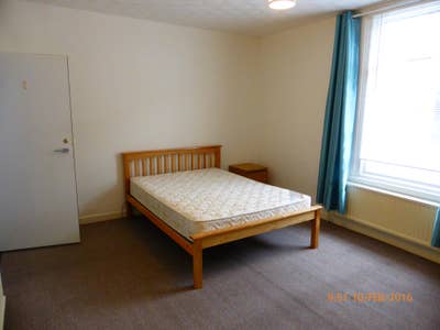 Do Not Scroll - Huge Room in Town Centre Location Main Photo