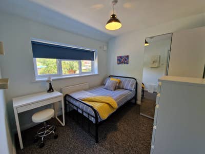 (6 Oct) Modern Ensuite - Close to Royal Surrey  Main Photo