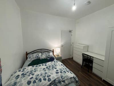 Double room available in E12 6NP Main Photo