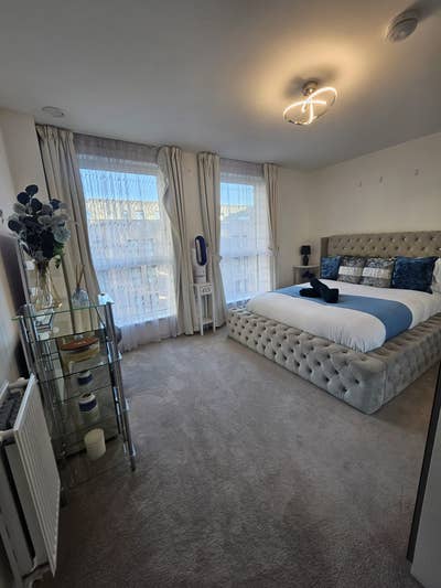 Fully Furnished Luxury Living - Station =5 minutes Main Photo