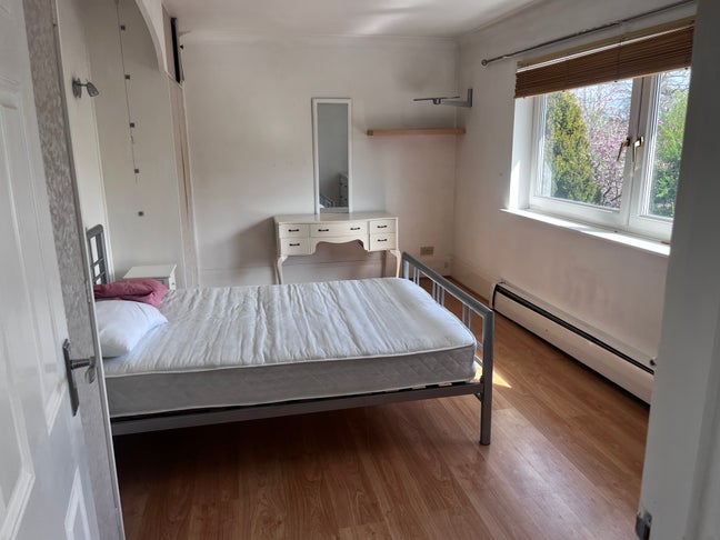Large double ensuite bedroom on Farm Main Photo