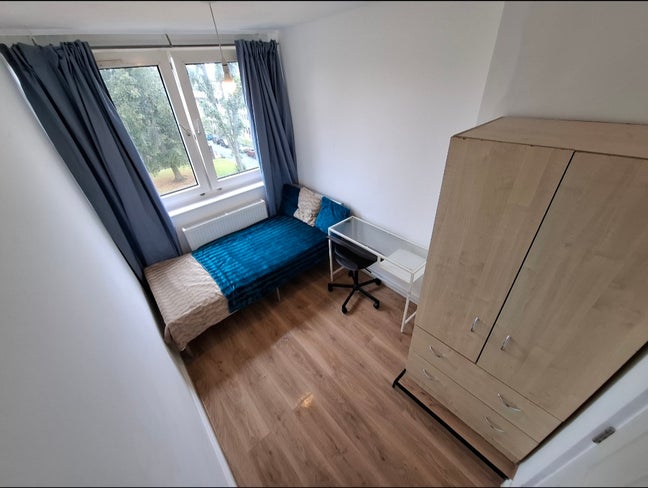 Super Single in Great Flat-share Roehampton Main Photo
