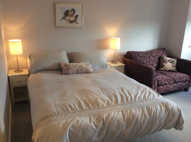 Self contained flatlet within a house Main Photo