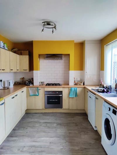 A Well Maintained House Available In Filton  Main Photo