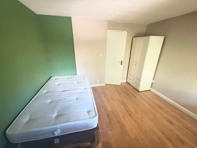 DSS-Studio Flat Available in Norbury Croydon SW16 Main Photo