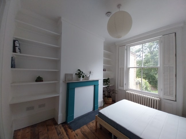 Bright Double Room in Friendly House  Main Photo