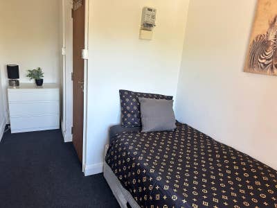 Lovely Rooms in Darlaston  Main Photo
