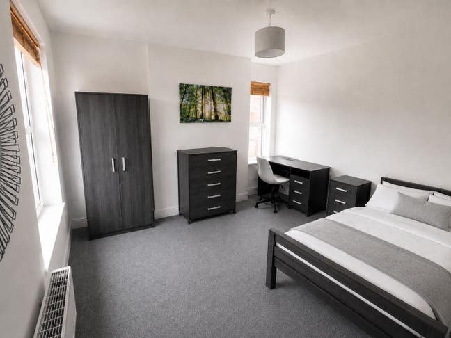 Modern Large double Bedroom bills inc NG5 Main Photo
