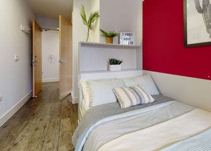 Urgent Tenancy Takeover: Iq Castings Silver En-Sui Main Photo