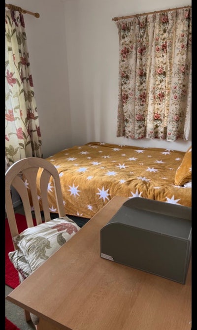 Tidy, quiet , friendly house  Main Photo