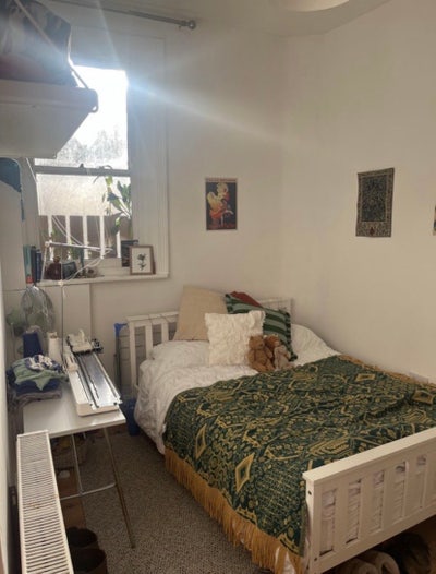 (Updated) Room available in 3 bed flat  Main Photo