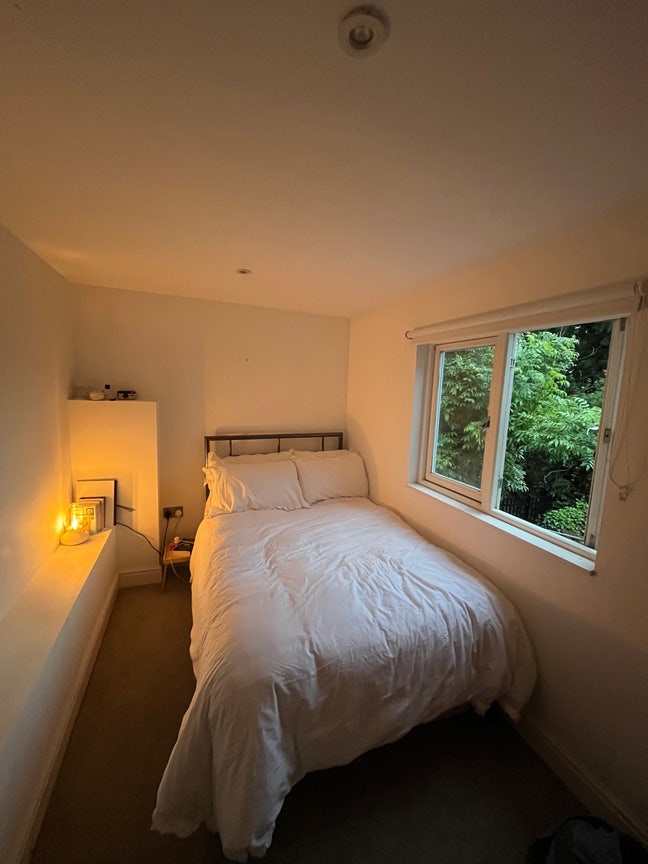 Cute South London Room Main Photo