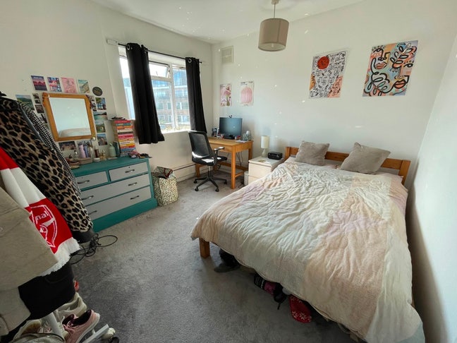 Female for Room in Flat in Newington Green Main Photo