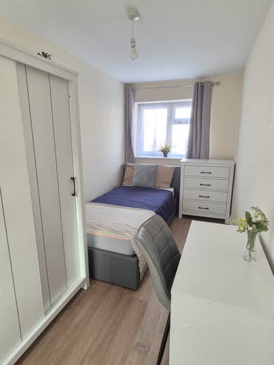 Brand New En-suite in Harrow Main Photo