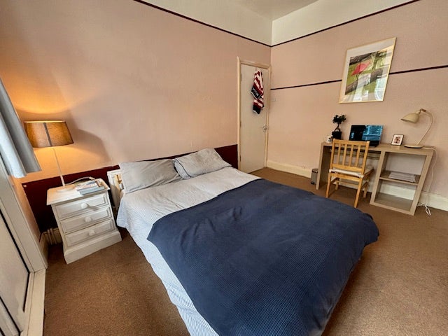 A spacious Double room, good location, near tube Main Photo