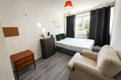 Furnished Rooms in Roehampton | Bills Included Main Photo