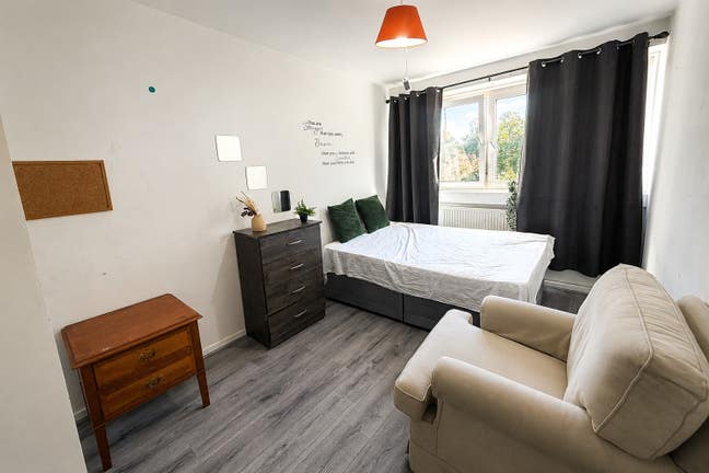 Furnished Rooms in Roehampton | Bills Included Main Photo