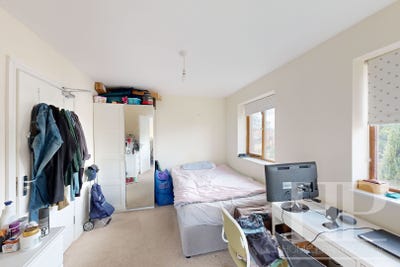 1 Bedroom House Share, Commonwealth Drive, Crawley Main Photo