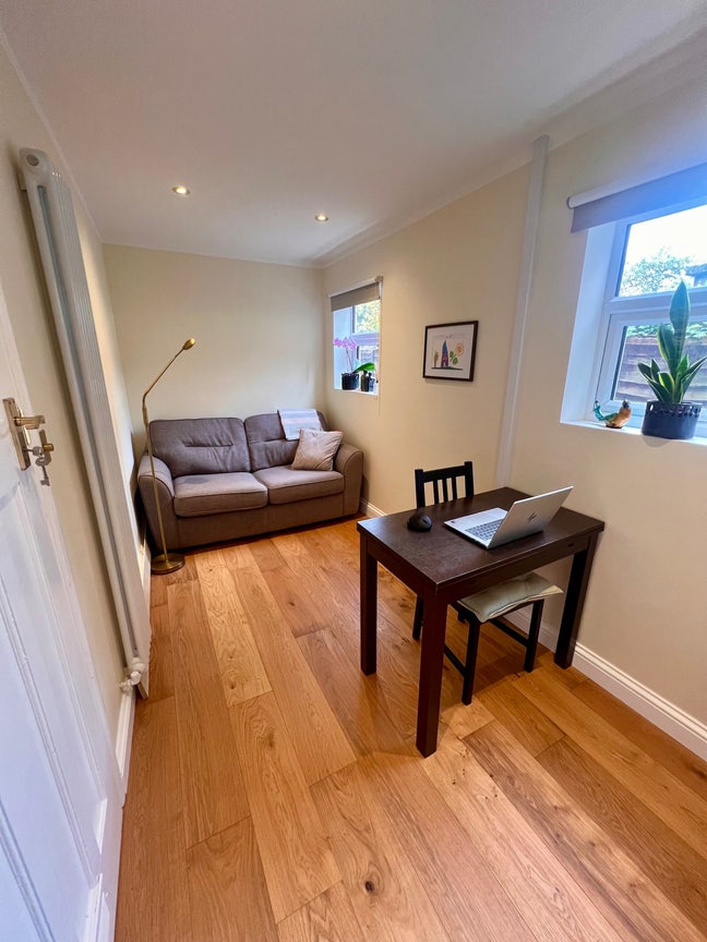 Flexible 3-Night Midweek Professional Let – SW16  Main Photo