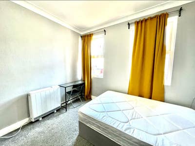 🏡 Lovely Furnished Room in Edgware – HA8 7HX ✨ Main Photo