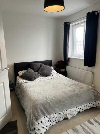 Double Room available central location Burton Main Photo