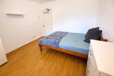Master Double Room w/ Private Balcony |Southfields Main Photo