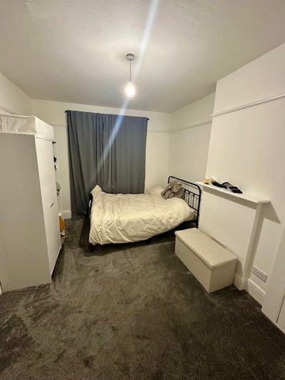 Large Double Room near station Main Photo