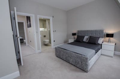 Stunning en-suite room / Modern house  Main Photo