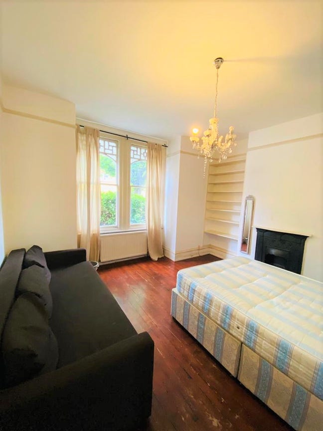 Double Room Available/3 Bed Garden House Main Photo