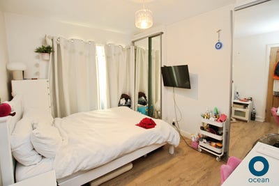 Double room to rent, Kingswood Main Photo