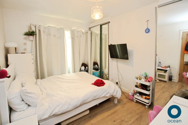Double room to rent, Kingswood Main Photo