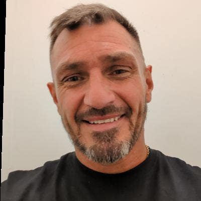 Professional Male seeks a single or double room Main Photo