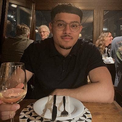 23 y/o professional looking for a room Main Photo
