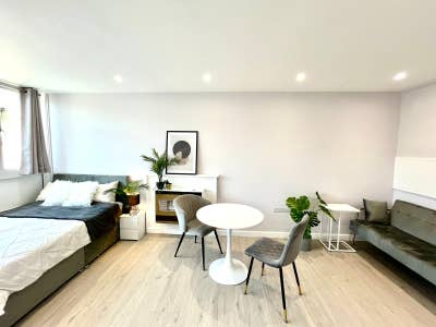 3 Renovated Panoramic Rooms near London Bridge Main Photo